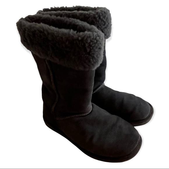 BearPaw Grey Suede Boots 6 - Picture 1 of 7